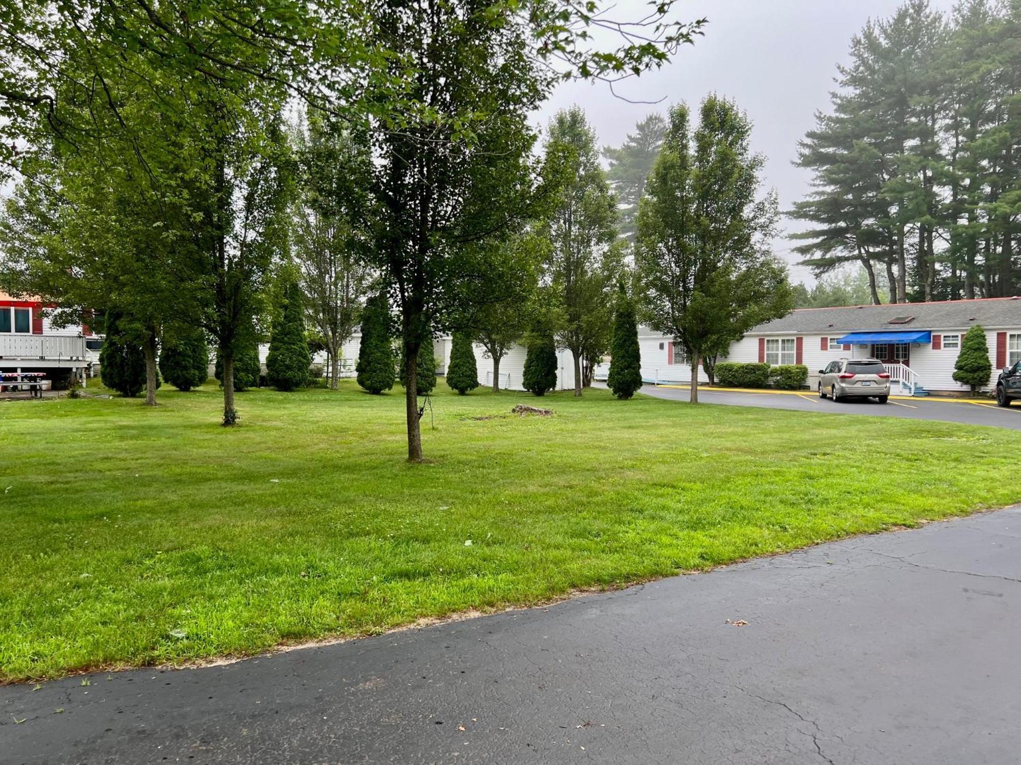 Rodeway Inn & Suites Brunswick Near Hwy 1 Bagian luar foto
