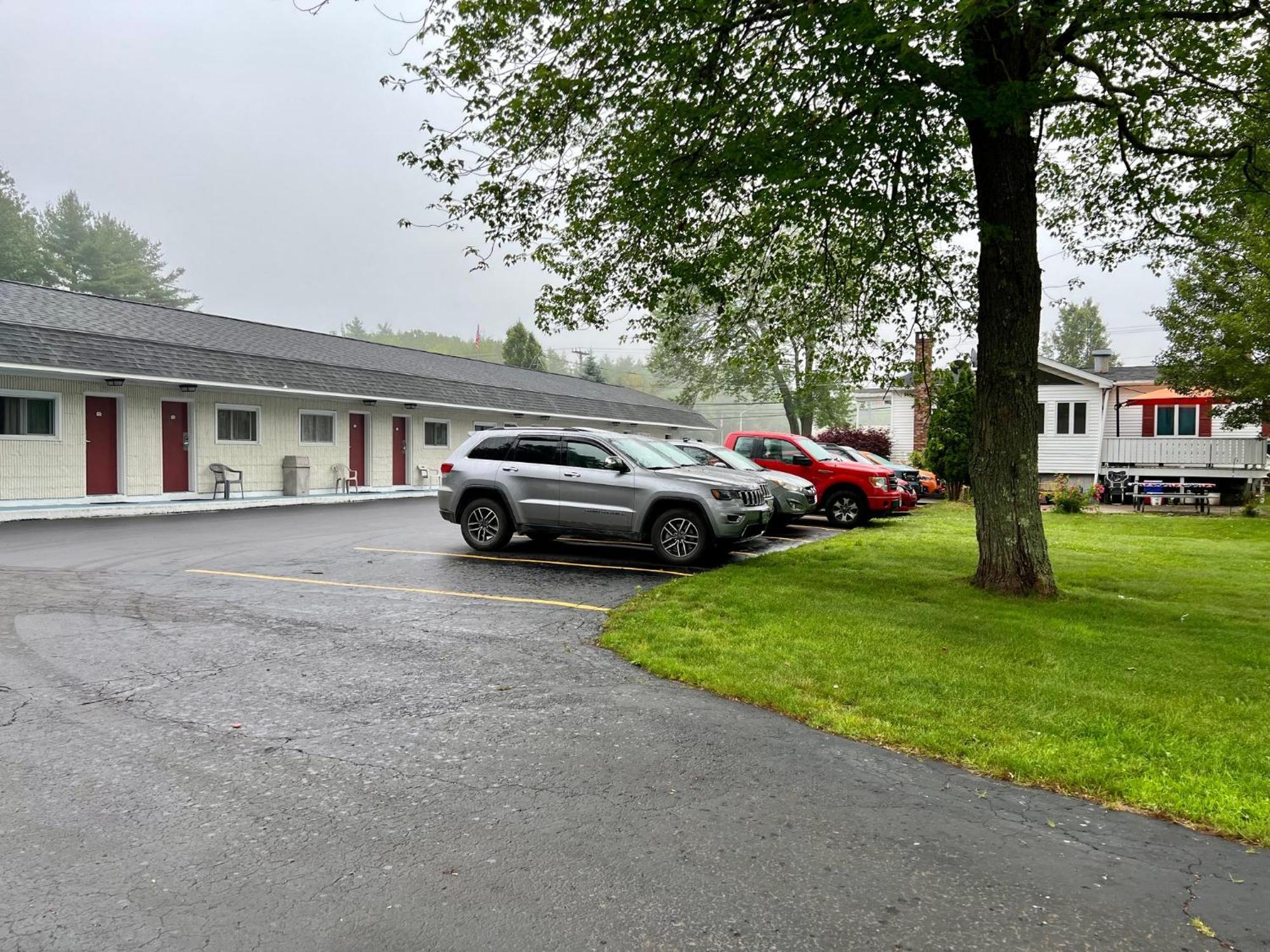 Rodeway Inn & Suites Brunswick Near Hwy 1 Bagian luar foto