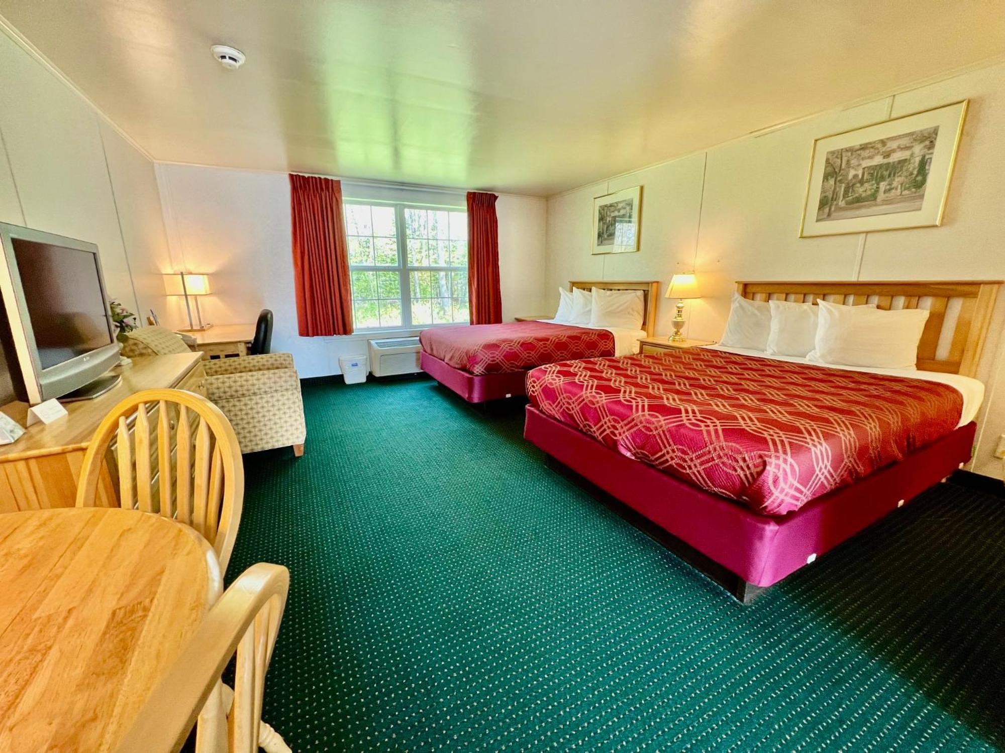 Rodeway Inn & Suites Brunswick Near Hwy 1 Bagian luar foto