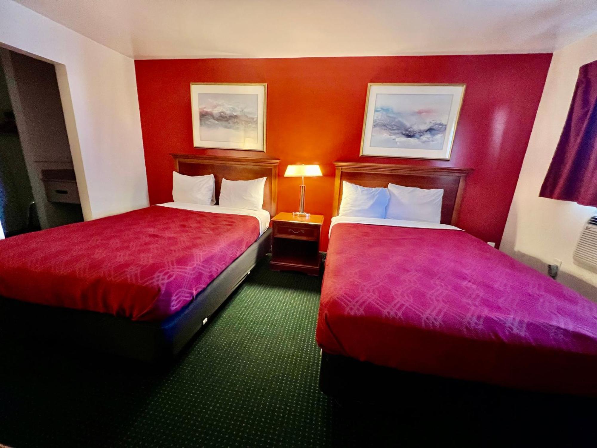Rodeway Inn & Suites Brunswick Near Hwy 1 Bagian luar foto