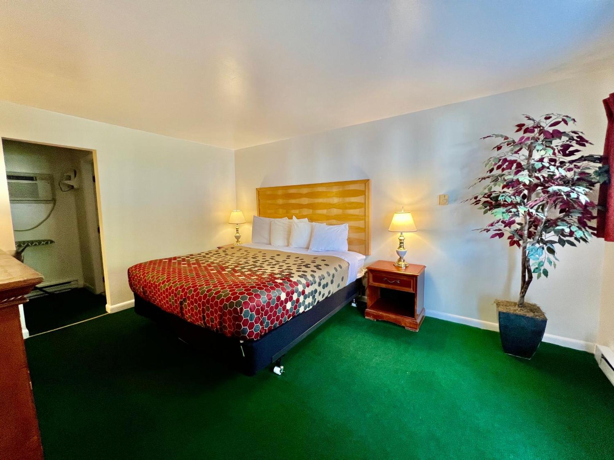 Rodeway Inn & Suites Brunswick Near Hwy 1 Bagian luar foto