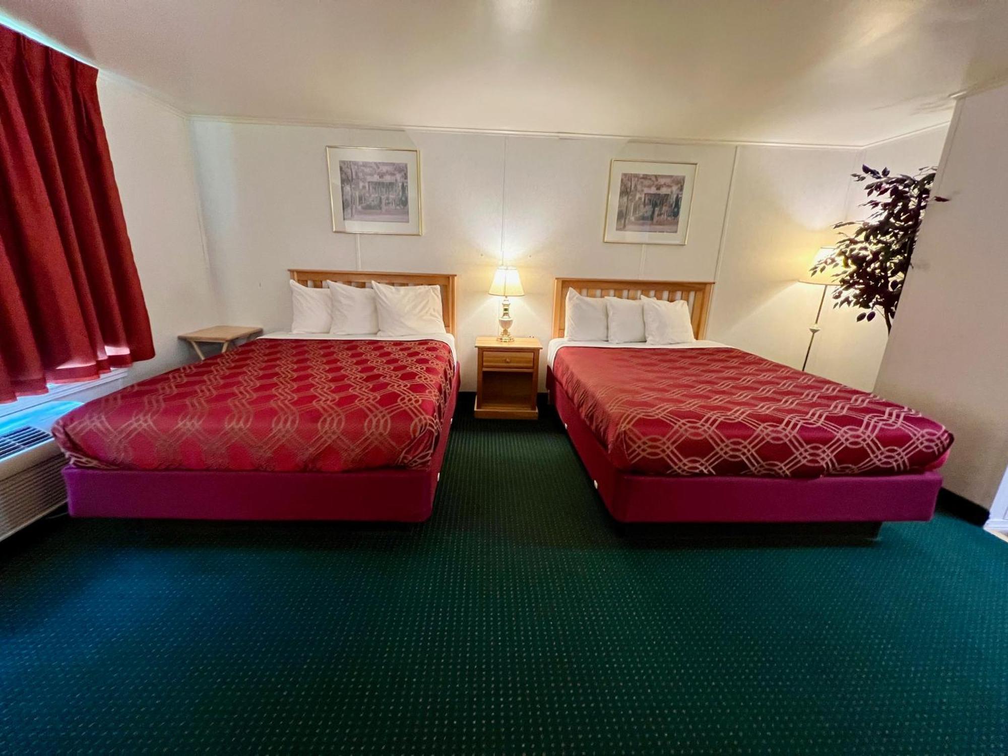 Rodeway Inn & Suites Brunswick Near Hwy 1 Bagian luar foto
