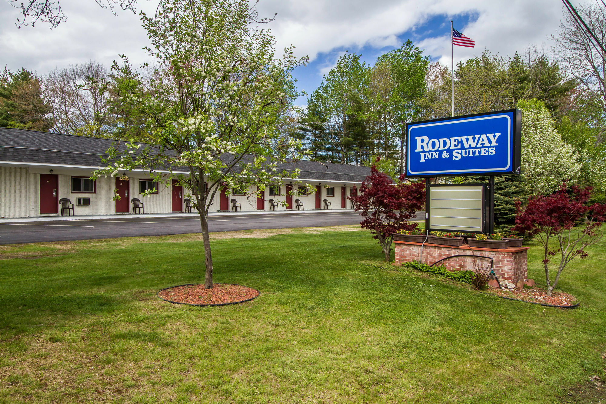 Rodeway Inn & Suites Brunswick Near Hwy 1 Bagian luar foto